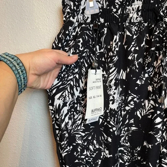 DAVID Bitton’s BUFFALO Soft‎ Pant in Black and White - Picture 6 of 13